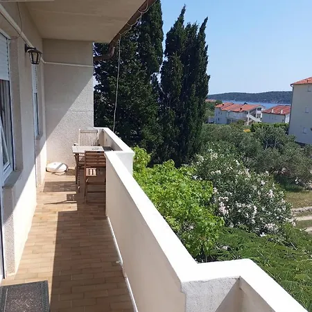 Apartments Maris Rab شقة