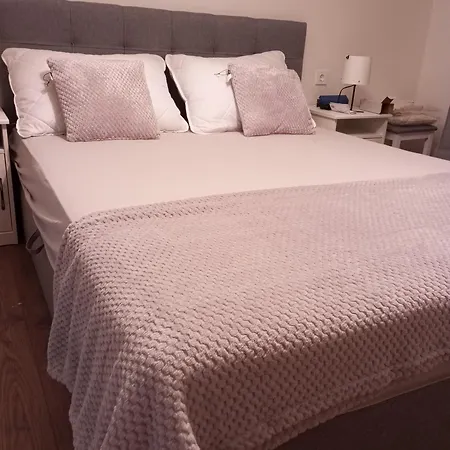 Maris Rab Apartman *