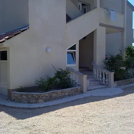 Apartments Maris Rab شقة