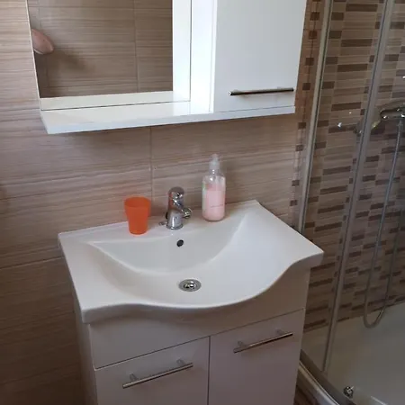 Maris Rab Apartament *